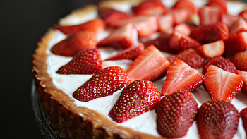 Souffle strawberries, Tart confection, Delicious treat, Food graphy HD wallpaper