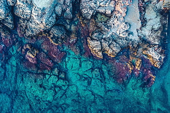 A mesmerizing aerial view of the rocky coastline and clear turquoise waters of Dubrovnik, Croatia. HD wallpaper
