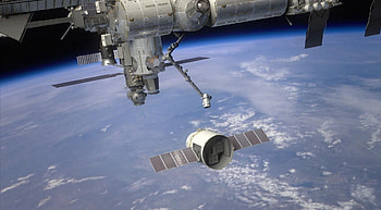 Universe, Earth, Land, Planet, Dragon, Spaceship, Atmosphere, Mss Station, Iss Station HD wallpaper