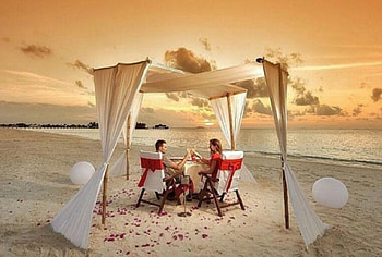 Romance, sea, dinner, pool, evening HD wallpaper