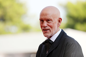 John Malkovich, Comedy-horror films, Unexpected scares, Unsettling atmosphere HD wallpaper