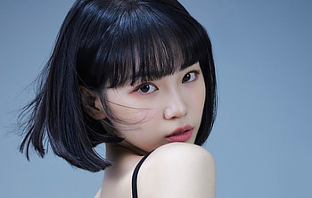 Hybe unveils Izones Kim Chae Won, Le Sserafim HD wallpaper