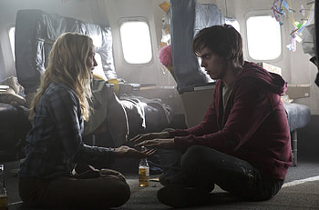 Teresa Palmer discusses Warm Bodies, Undead romance, Zombie Romeo and Juliet, Influential storytelling HD wallpaper