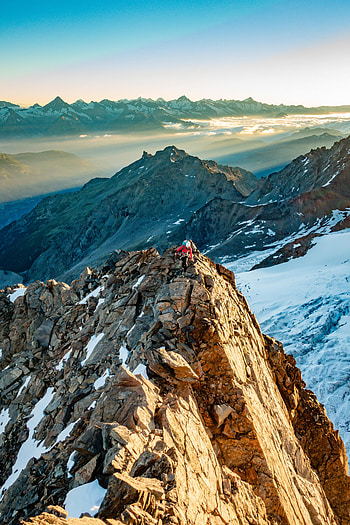 Snow, Rocks, Miscellanea, Miscellaneous, Snow Covered, Snowbound, Traveller, Traveler, Rock Climber, Alpinist HD phone wallpaper