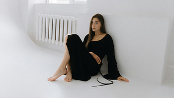 Black Dress Girl Effortless Poise, black-dress, girls, model, hoot HD wallpaper