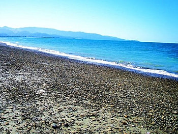 Beach, sky, ocean, stones HD wallpaper