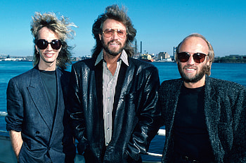 Barry Gibb, Ghostly vision, Haunting experience, Connection with brothers HD wallpaper