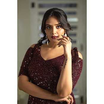 Sreemukhi, eye, Telugu actress HD phone wallpaper