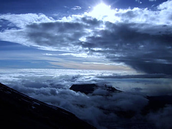 View from the peak, clouds, blue skies, peak, sun, mountain HD wallpaper