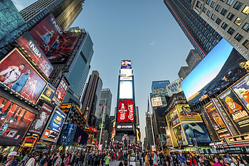 Street performers, Busy crossroads, Colorful billboards, Tourist attraction HD wallpaper