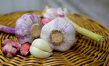 Garlic clove close-up, Fresh produce, Food graphy, Culinary ingredient HD wallpaper