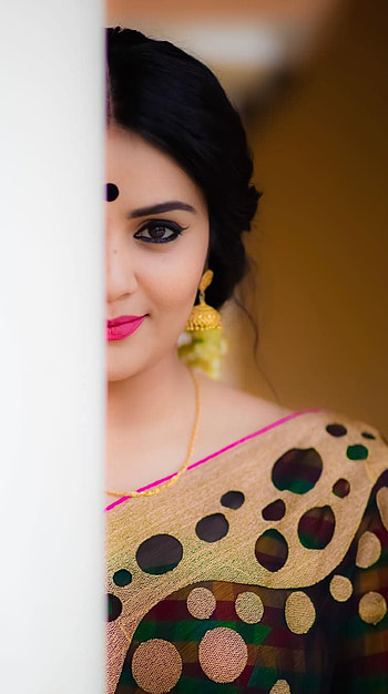 Sreemukhi, telugu actress, anchor, model, saree beauty HD phone wallpaper