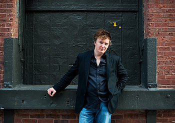 Dylan Moran, Proven in Britain, Two comics try, Take New York HD wallpaper