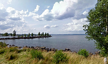 Lake Vattern, clouds, trees, sky, grass, fresh, water, lake, sweden HD wallpaper