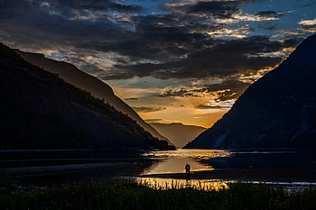 Sunset, Mountains, Clouds, Lake, Dark, Couple, Pair, Silhouettes, Norway HD wallpaper