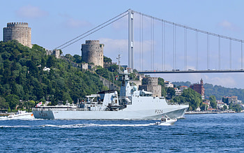 HMS Trent, P224, British patrol vessel, Royal Navy, Batch 2 River-class, patrol vessel, British warship, Bosphorus, Turkey HD wallpaper