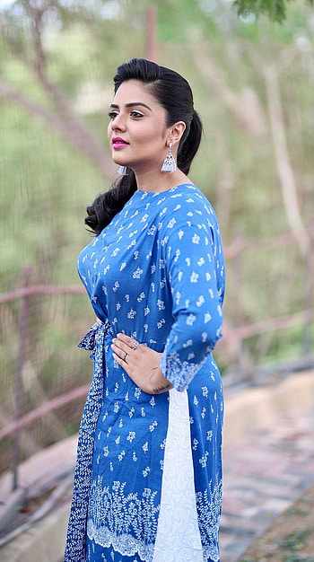 Sreemukhi, telugu actress, model HD phone wallpaper