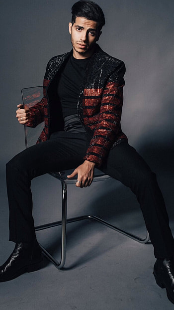 Mena Massoud, Aladdin, Issuu video, Men's fashion editorial HD phone wallpaper