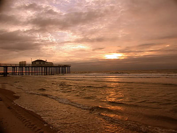 Sunrising on the Beach, clouds, rising, sand, sun HD wallpaper