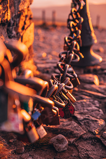 Castles, Miscellanea, Miscellaneous, Metal, Chain HD phone wallpaper