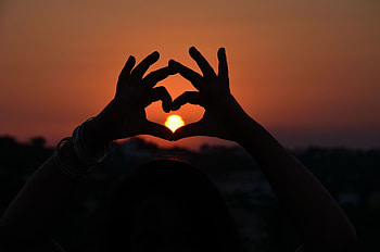Sunset, Sun, Love, Hands, Heart HD wallpaper