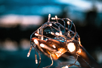 Shine, Light, Miscellanea, Miscellaneous, Blur, Smooth, Hands, Garland, Light Bulbs HD wallpaper