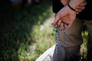 Hand, Miscellanea, Miscellaneous, Beads, Vera, Belief HD wallpaper