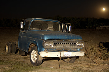 Truck in Turlock, night, abandoned, california, decay, long exposure, truck HD wallpaper