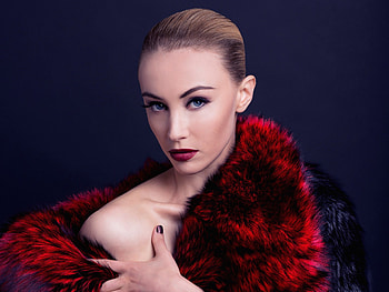 Sarah Gadon, fur, red, face, bkack, girl, actress, woman, blonde HD wallpaper