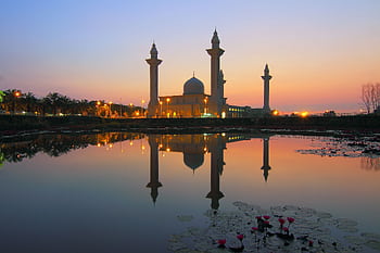 Beautiful mosque reflecting on lake at sunset, showcasing Islamic architecture. HD wallpaper
