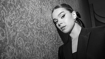Hailee Steinfeld At Hca Astra Film Awards 2024 , hailee-steinfeld, girls, celebrities, music, monochrome, black-and-white HD wallpaper