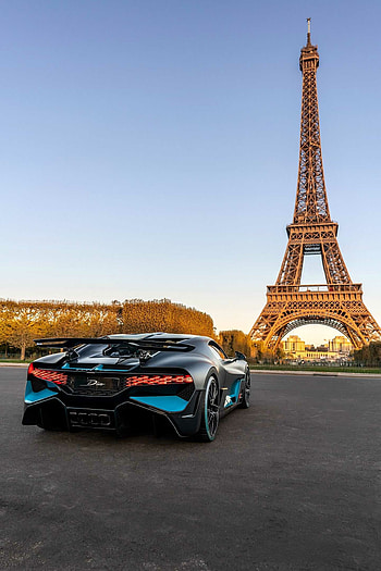 Bugatti Divo , Exquisite luxury car HD phone wallpaper
