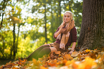 Blonde Girl Sitting Autumn , blonde, autumn, girls, model HD wallpaper