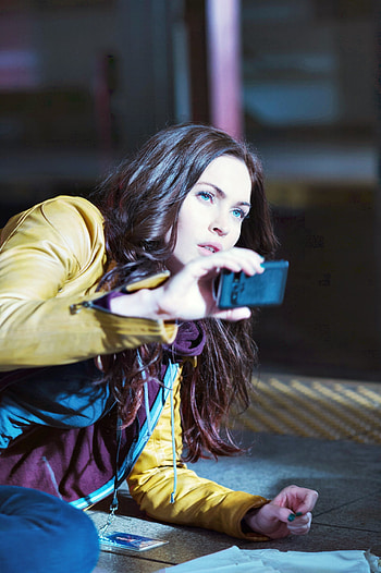 April O'Neil HD phone wallpaper
