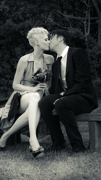 Love Couple, Black And White, Kiss Couple, kiss, couple HD phone wallpaper