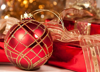 Christmas decorations, holidays, graphy, cute, gifts, balls, garland, ball, christmas, red, decorations, candles, lovely, new year HD wallpaper