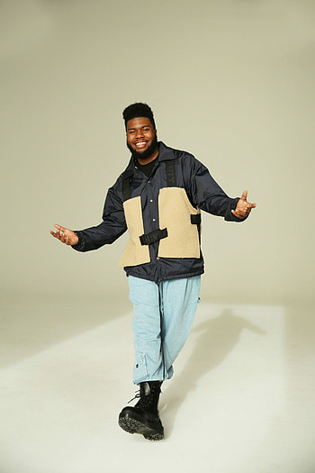 Khalid's soulful voice, Musical genius, Inspiring artistry, Captivating performance HD phone wallpaper