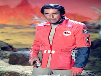 MARTIN LANDAU AS THE LEADER OF MOONBASE ALPHA, action, tvshow, entertainment, usa HD wallpaper