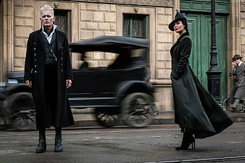Johnny Depp And Poppy Corby Tuech In Fantastic Beasts 2 The Crimes Of Grindelwald 2018, fantastic-beasts-2, fantastic-beasts-the-crimes-of-grindelwald, 2018-movies, movies, johnny-depp HD wallpaper