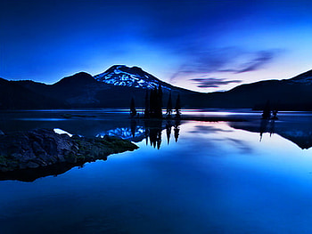 Blue hour, night, blue, peaceful, dusk, mountain, lake, reflection, mirrored, clouds, nature, sky, calm HD wallpaper