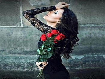 Beautiful Woman, black dress, beautiful makeup, lovely woman, red roses, black hair HD wallpaper