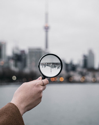 City, Hand, Miscellanea, Miscellaneous, Blur, Smooth, Focus, Magnifier HD phone wallpaper