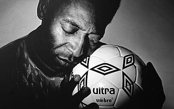 Pele, Soccer superstar, Iconic , Legendary status HD wallpaper
