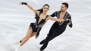 Lewis Gibson and Lilah Fear, Pair Skating HD wallpaper
