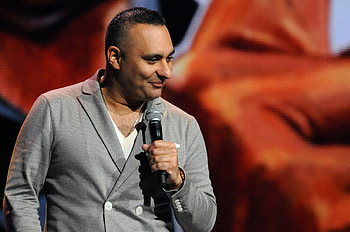 Russell Peters, Hilarious Manila show, Deported World Tour, Unforgettable laughter HD wallpaper