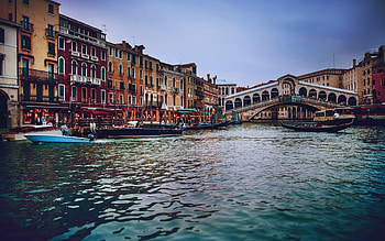 Venice Italy evening, The Grand Canal, Rialto Bridge gondolas, High-quality HD wallpaper