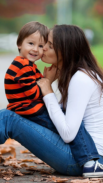 Mom And Baby, Garden Background, garden, background HD phone wallpaper