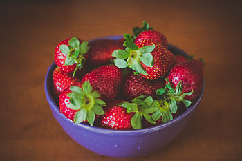 Food, Strawberry, Berries, Plate, Ripe, Appetizing HD wallpaper