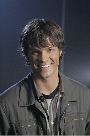 I'm obviously a dean girl but college sam was a cutie. HD phone wallpaper