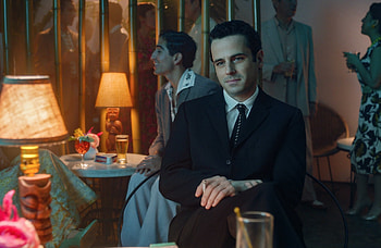 Luke Kirby, Likability rankings, Difficult men study, Charismatic portrayals HD wallpaper